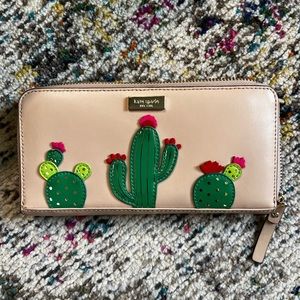 Kate Spade New Horizons Cactus wallet, like new!